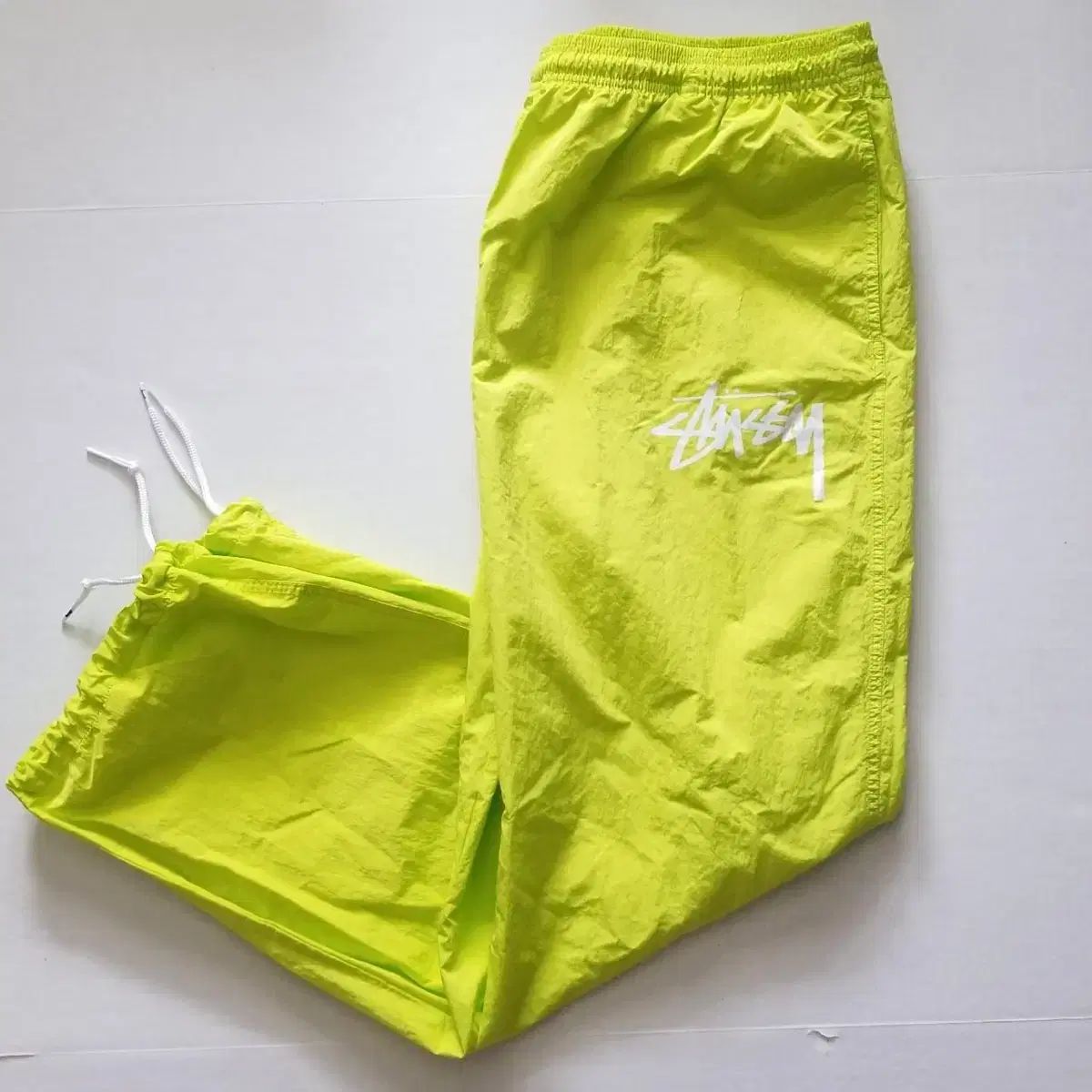 ナイキ X STUSSY ビーチ パンツ ブライト カクタス