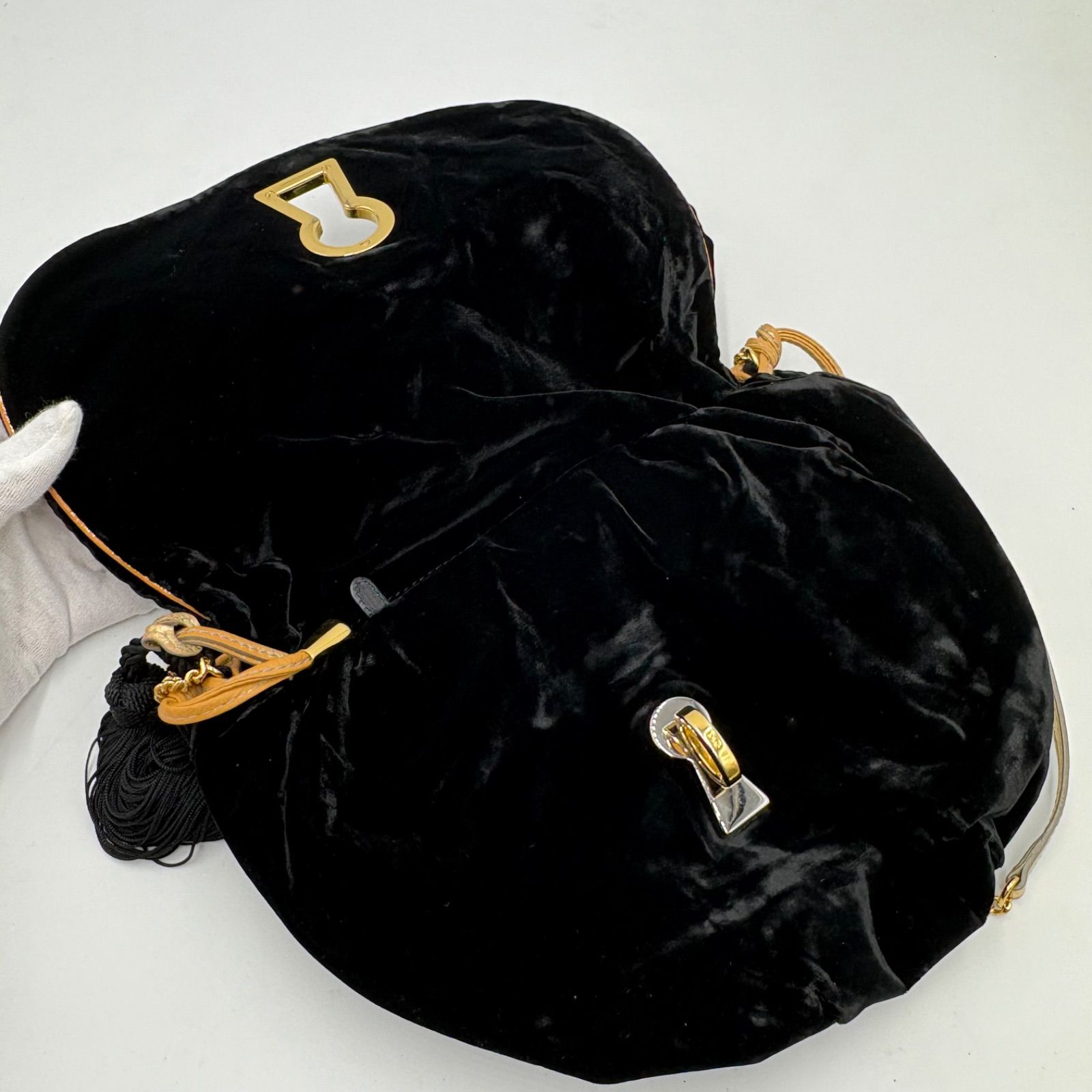 Dolce & Gabbana パーティーバッグ 黒 ベルベット 美品◎Dolce &Gabbana ドルチェ&ガッバーナ D&G ベルベット ビジュー