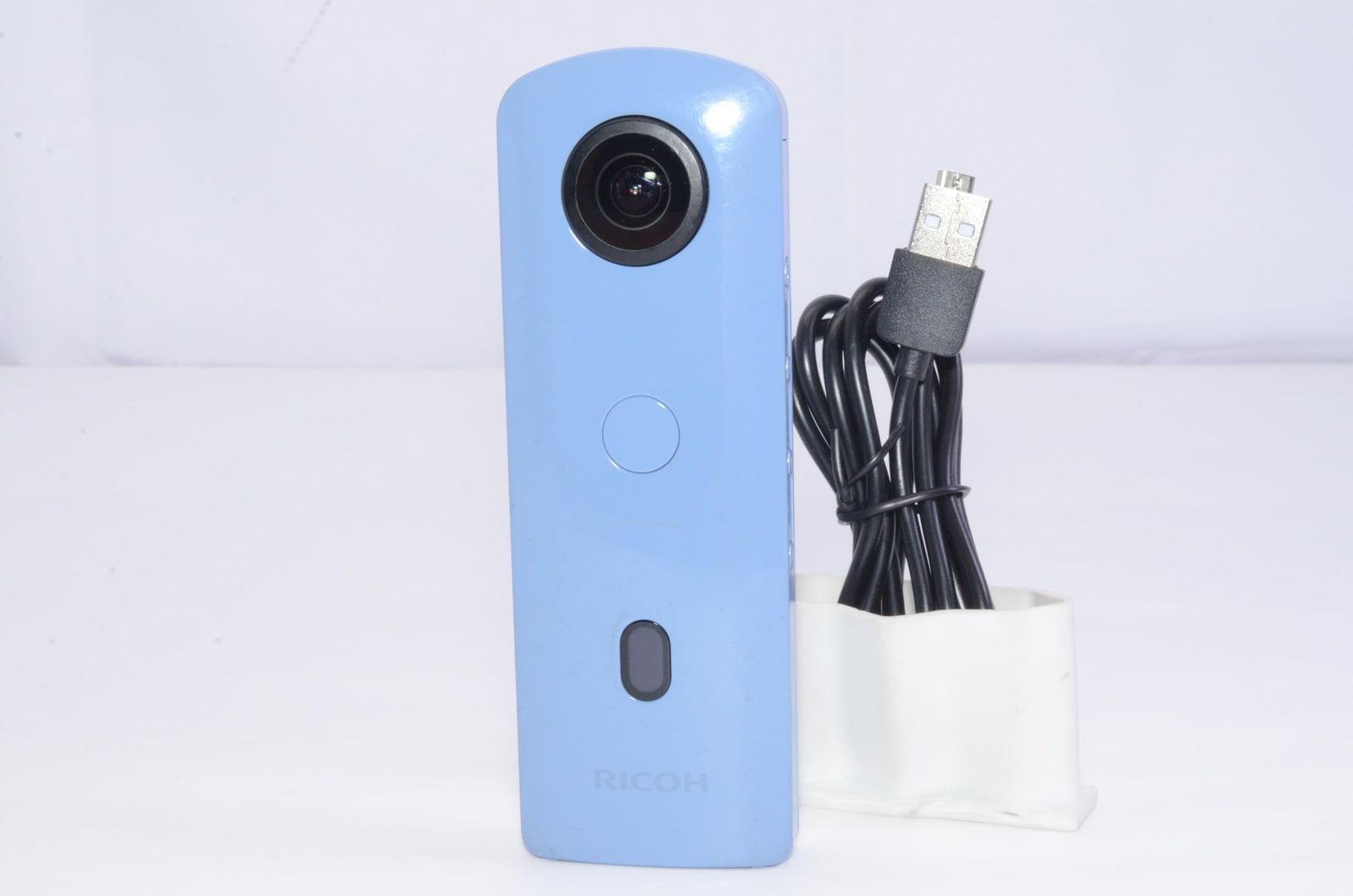 RICOH THETA SC2 BLUE ブルー 360度全天球カメラ 360°手振れ補正機能搭載 4K動画 進化したHDR合成機能 (THETA SC比 2.4倍の処理速度アップ、最新のアルゴリズムにより室内の撮影でよりナチュラルな絵作り) 高速WiFi転送