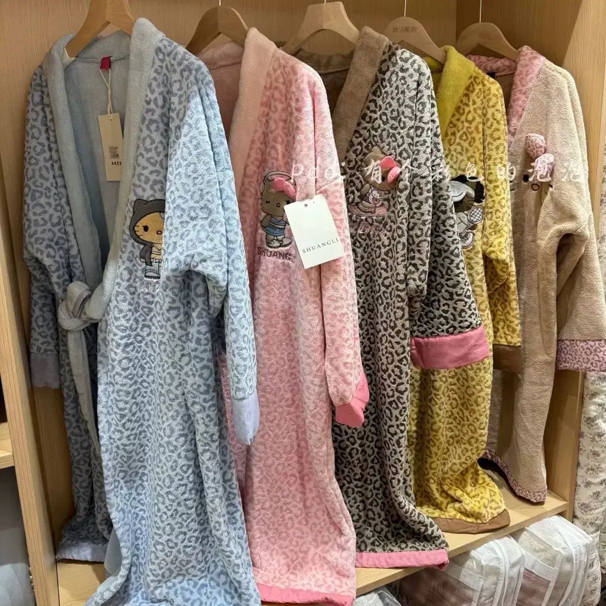 ハローキティ サンリオ キャラクター レオパード 睡眠 ガウン シャワーガウン