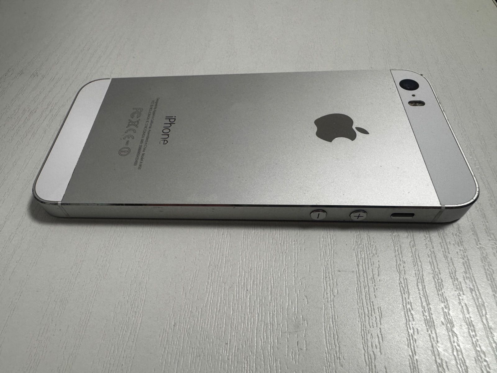 iPhone 5s 32GB シルバー 中古 目立った傷なし- メルカリ