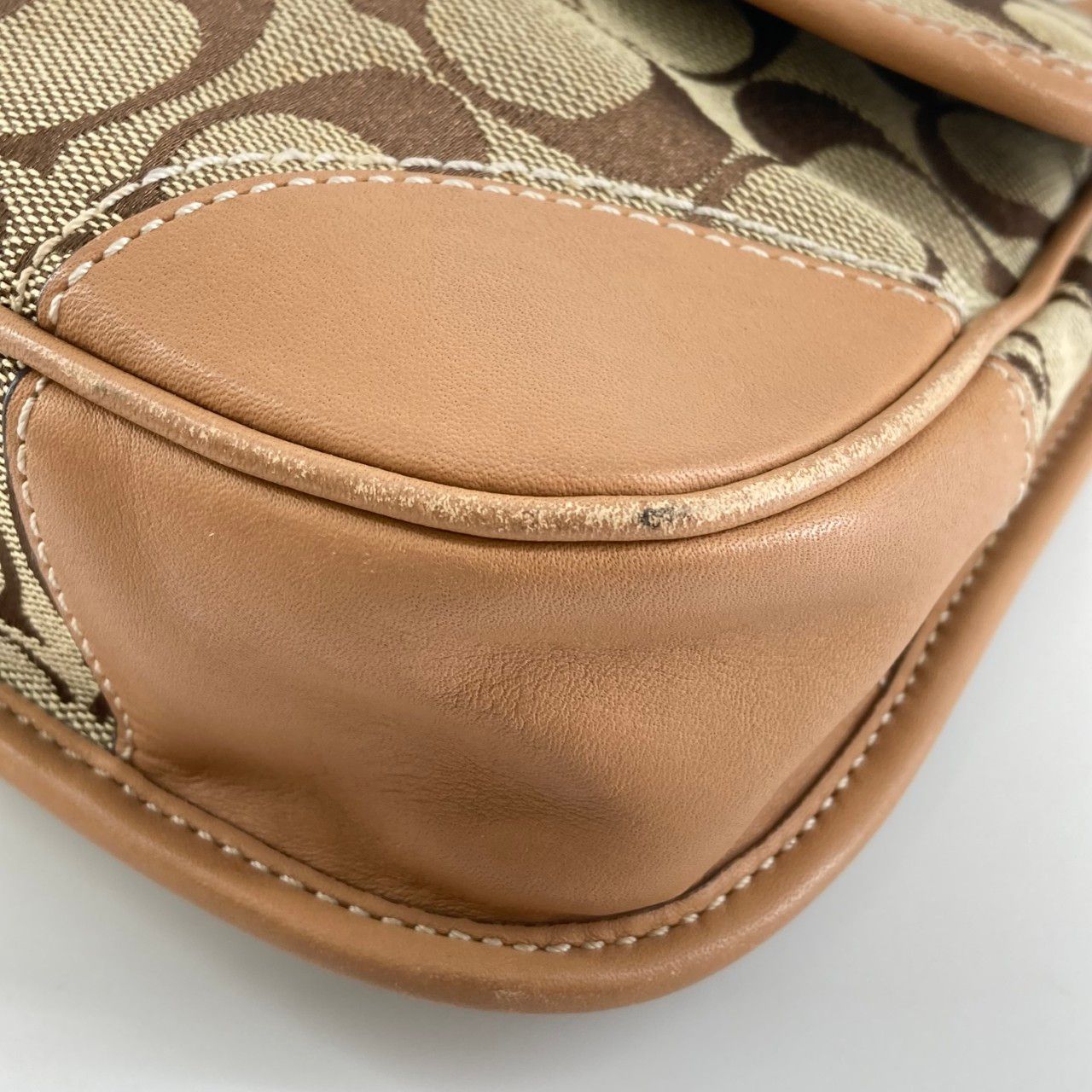 COACH（コーチ） シグネチャー ターンロック式フラップ F10567