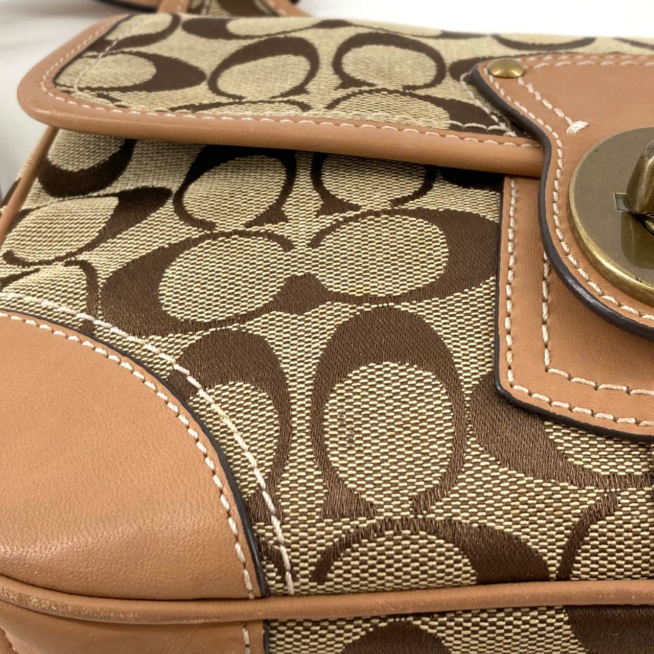 COACH(コーチ) シグネチャー ターンロック式フラップ F10567 COACH(コーチ) シグネチャー ターンロック式フラップ F10567