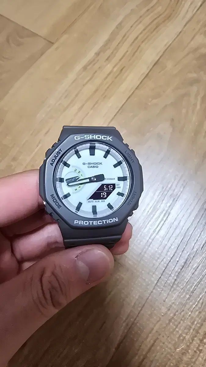 夜光が入るG-SHOCK ジーショック GA-2100