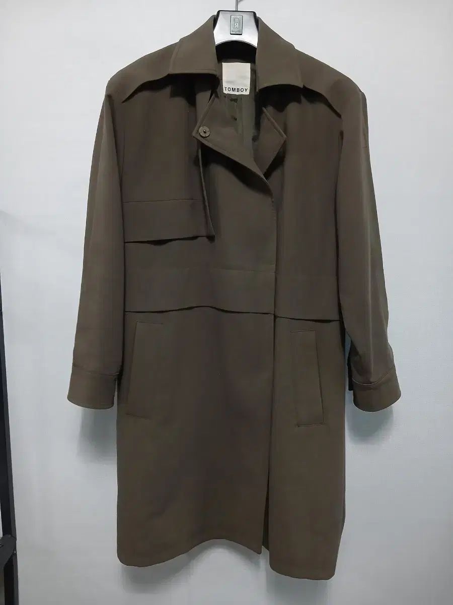 TOMBOY カーキ色トレンチコート