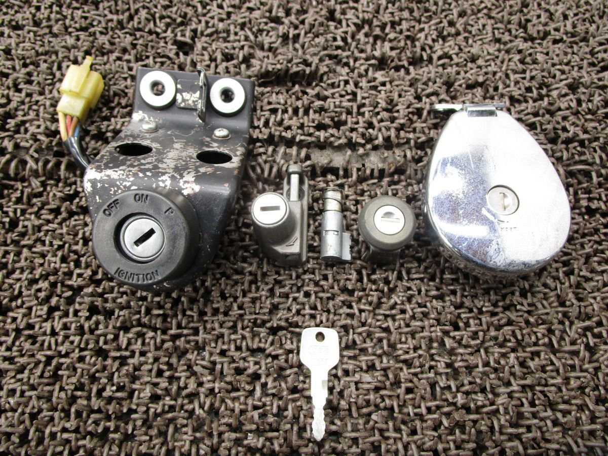 エストレヤ メインキーセット ●B6374 タンクキャップ！BJ250A カワサキ 【 BJ250AE 】 Estrella キャブ車 動画有 ディスク
