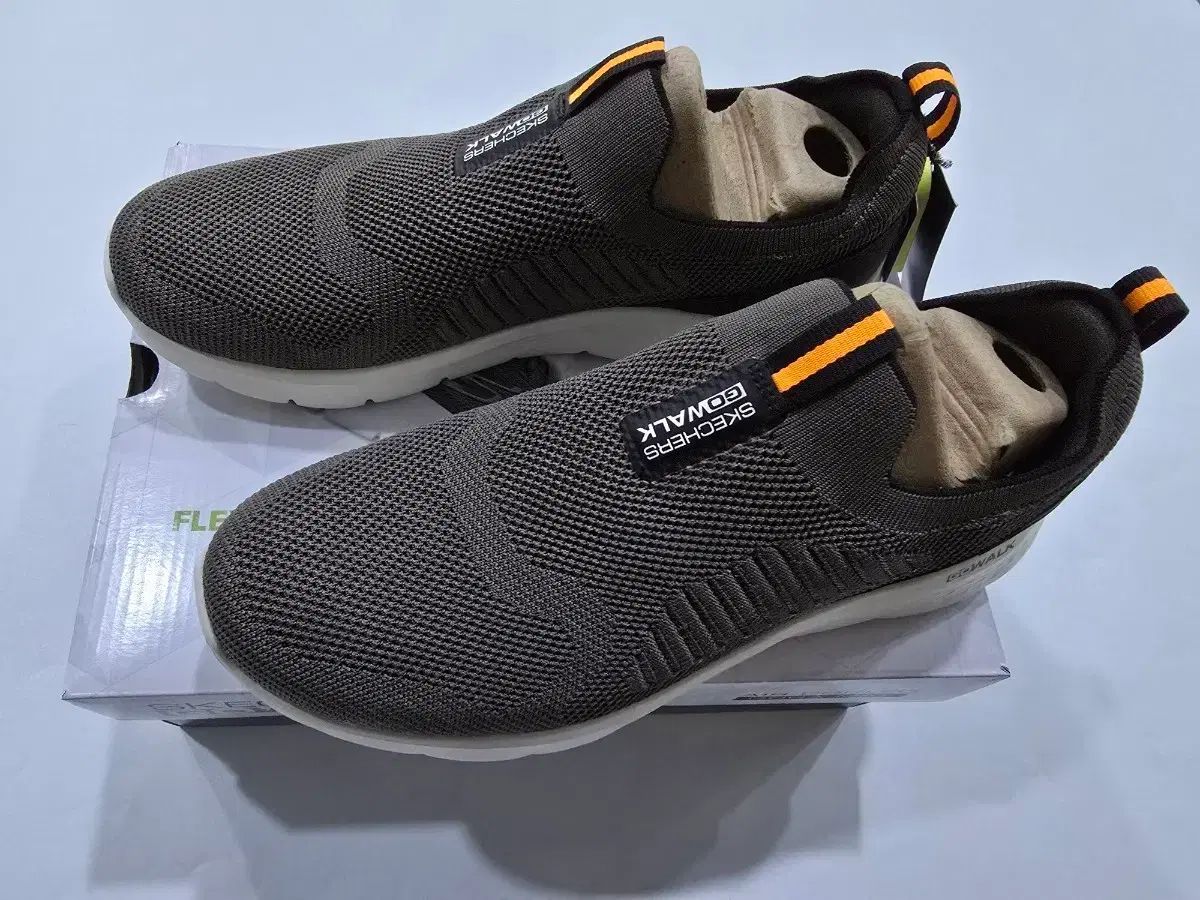(新品)SKECHERS スケッチャーズ スニーカー 27センチ