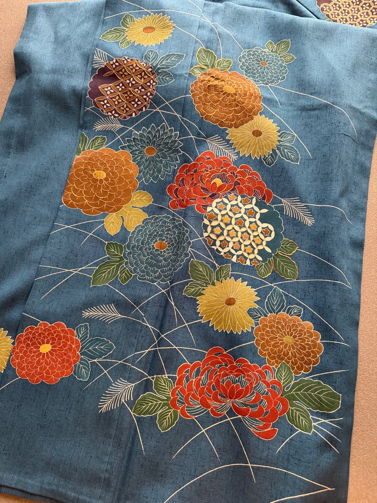 着物　単衣　紬　付下げ　金駒刺繍　菊尽くし