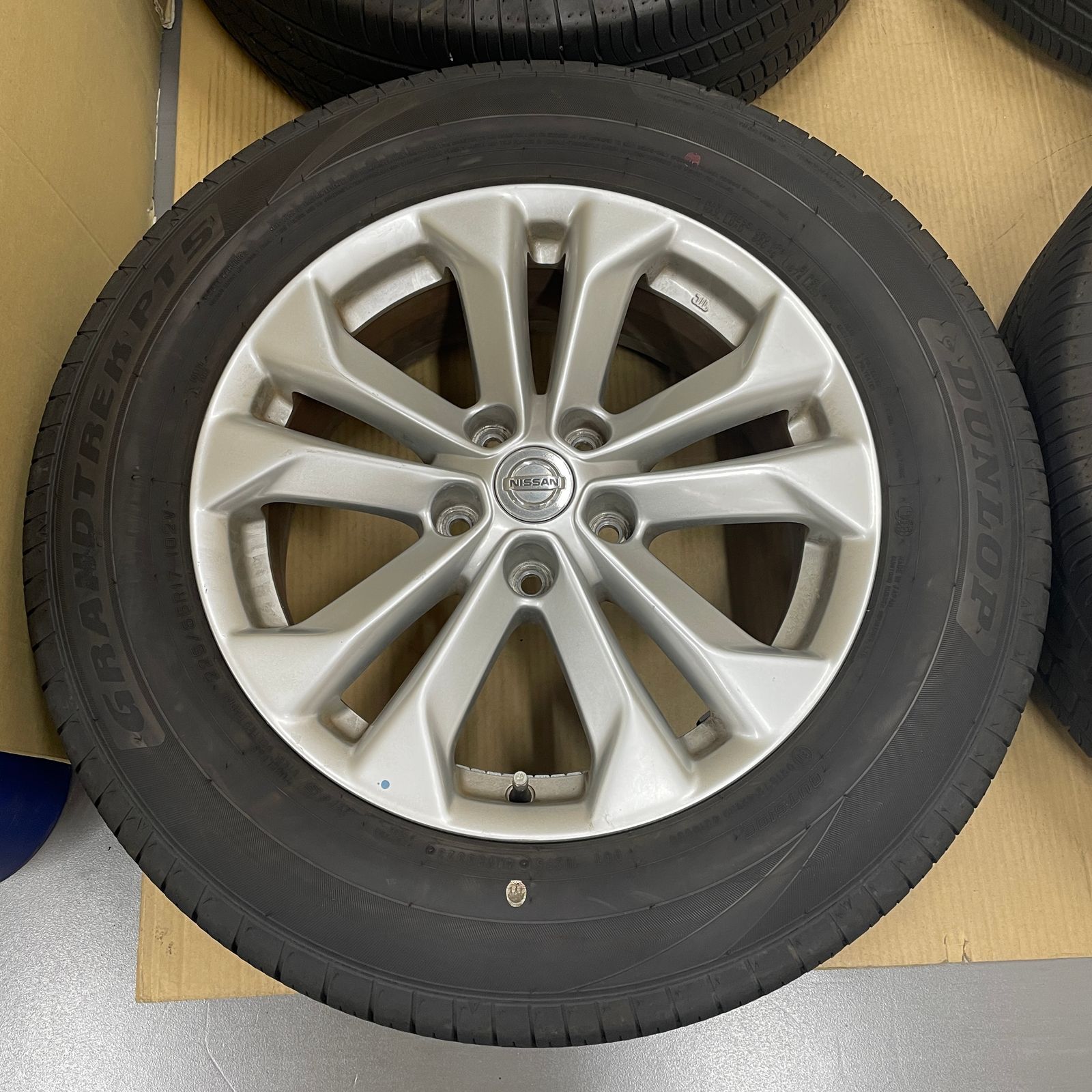 日産 エクストレイル T32型 純正 17インチ 7.0J +45 5H/114.3 DUNLOP