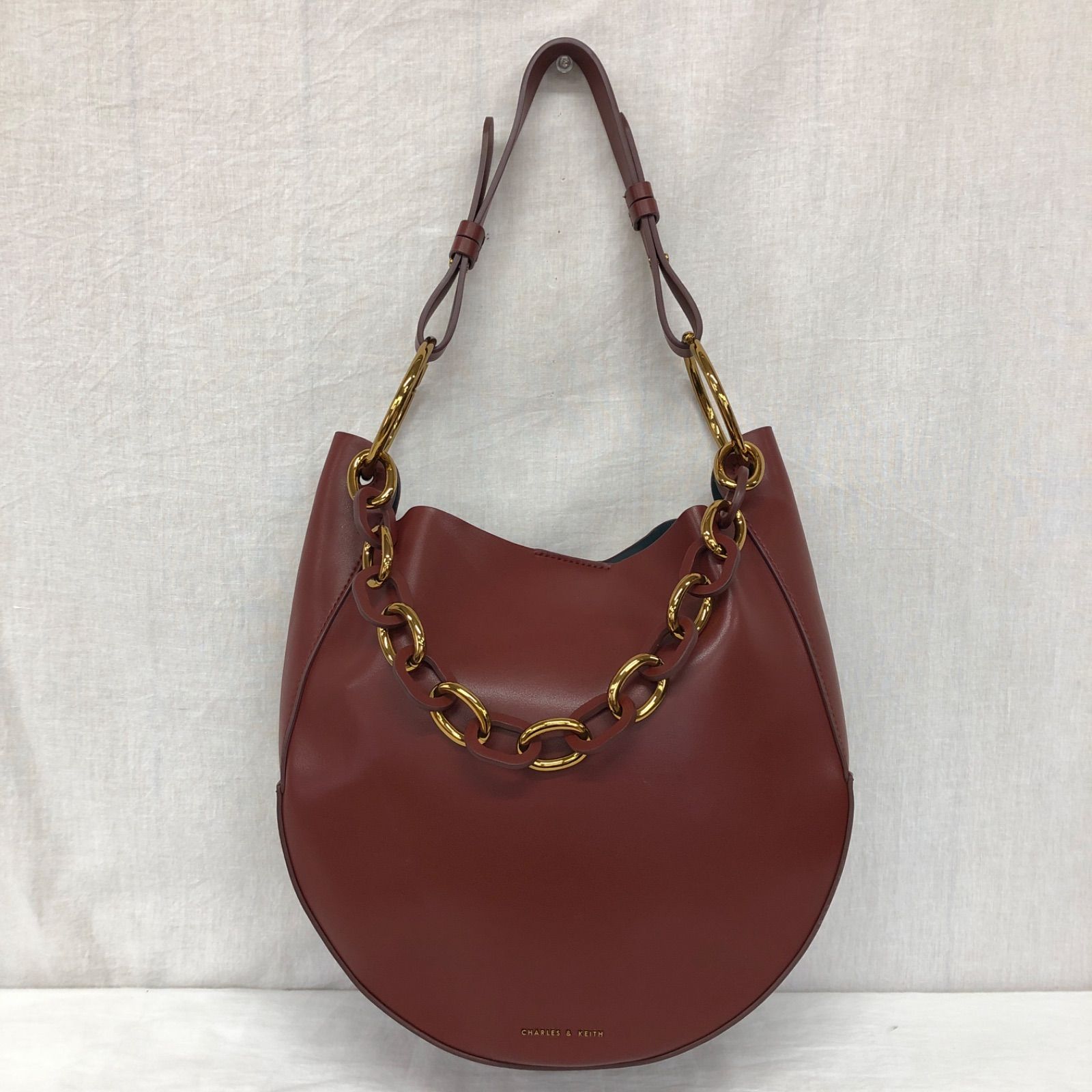 美品 CHARLES&KEITH チャールズ&キース チャンキーチェーンハンドル 