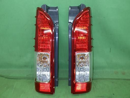 【中古】ハイエース 純正 テール 左右 9,791円