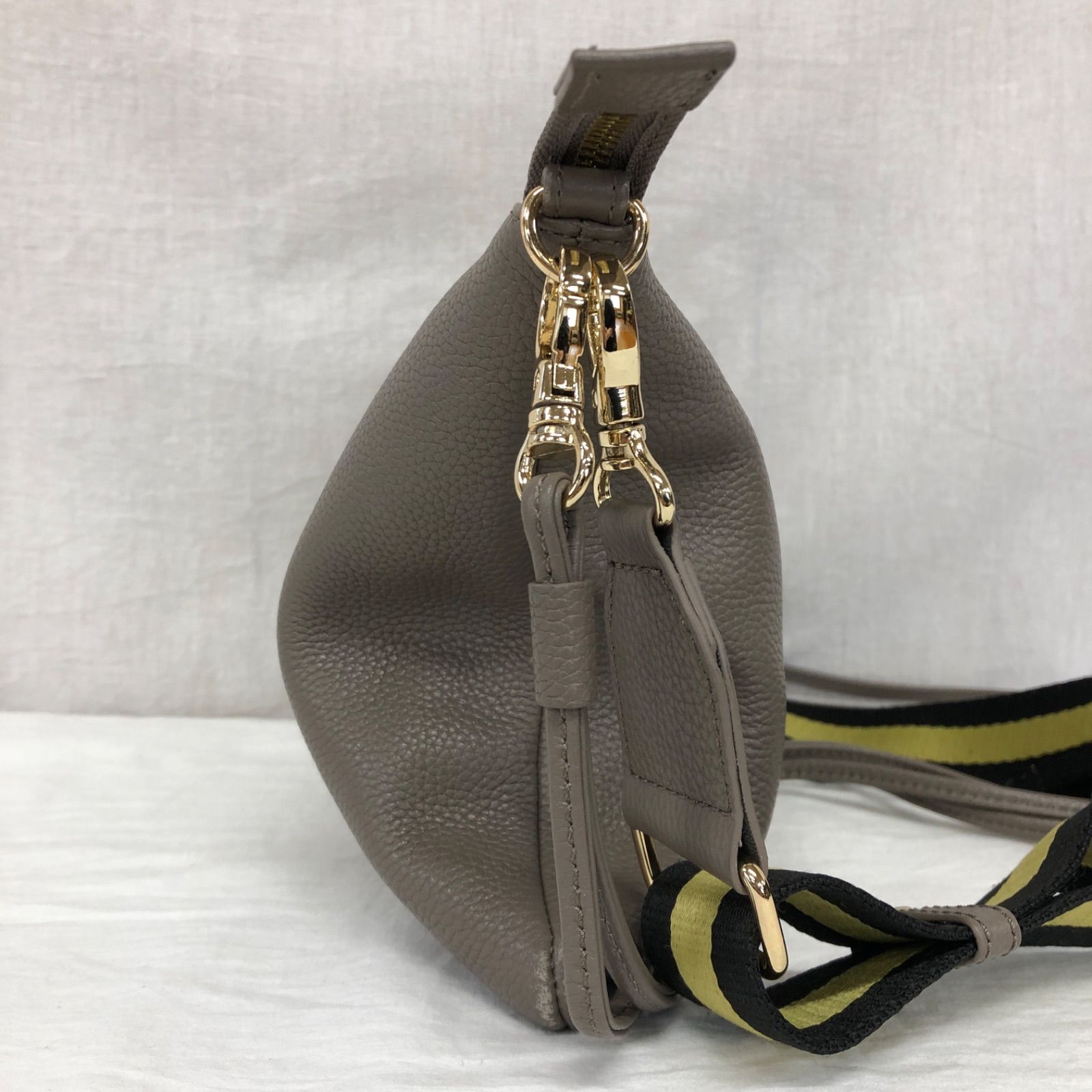 MOSSEL NEWYORK モーゼルニューヨーク マンハッタンボディバッグ 牛革