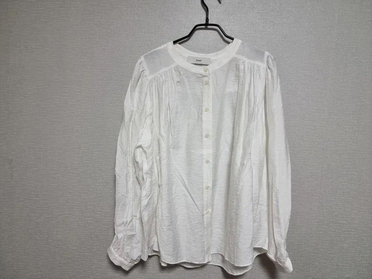 Dunst 白 シャツブラウス
