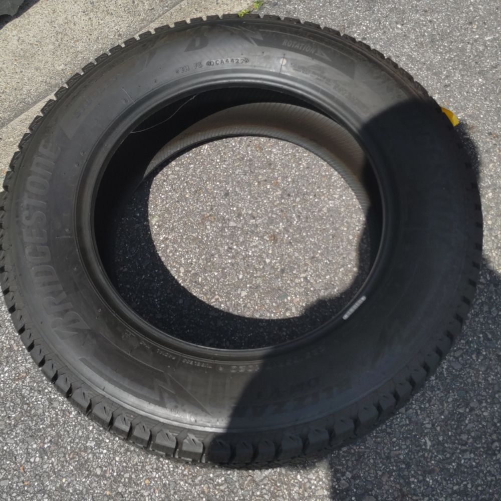 新品未使用倉庫保管品 スタッドレスタイヤ ブリヂストン BLIZZAK DM-V3 225/65R17 1本