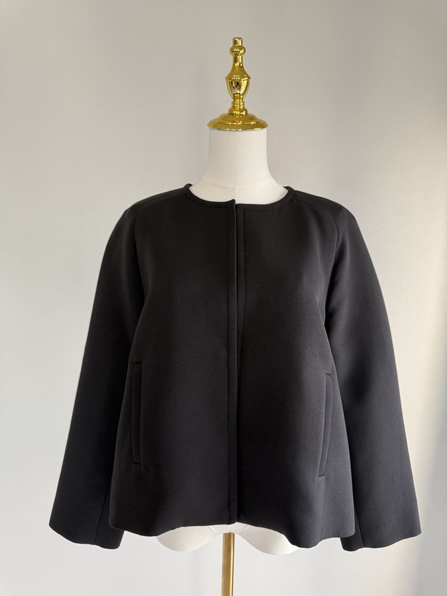 【極美品】【未使用に近い】ADORE /アドーア ノーカラージャケット 38 ブラック ラグランスリーブ フック留め 上品 美シルエット 大人カジュアル セレモニー 通年 エレガント 人気商品 高級感 レディース 軽羽織 通勤 オフィス フォーマル