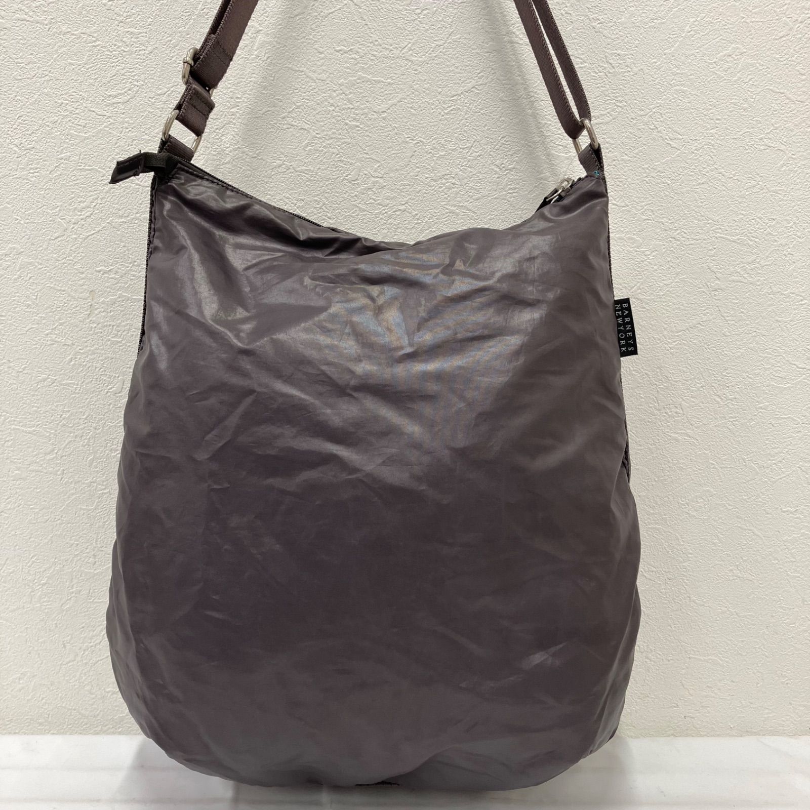 3172　BARNEYS NEWYORK　バーニーズニューヨーク　ショルダーバッグ　軽量　シンプル　カジュアル　きれいめ　レディース
