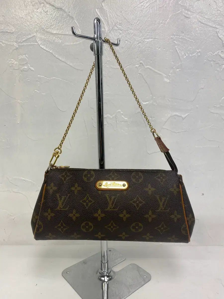 Louis Vuitton ルイヴィトン モノグラム エヴァ クラッチバッグ