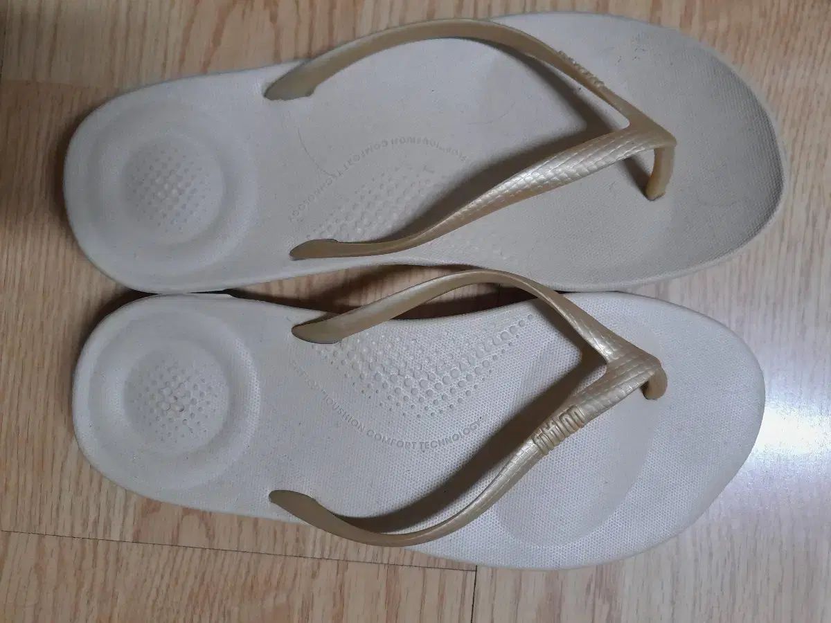 フィットフロップ FITFLOP ビーチサンダル ベージュ 240