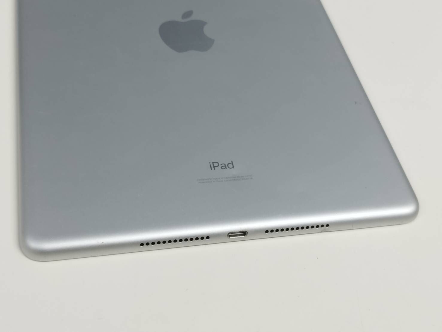 Wi-Fiモデル】iPad 第7世代/A2197/128GB/シルバー〈MW782J/A