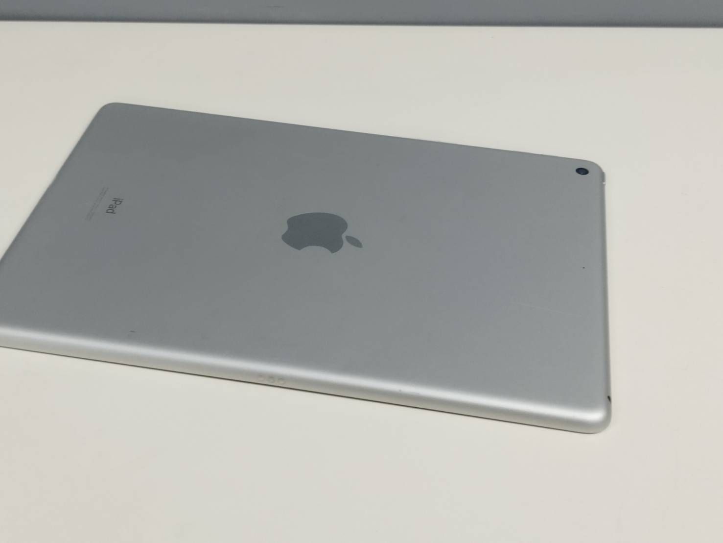 Wi-Fiモデル】iPad 第7世代/A2197/128GB/シルバー〈MW782J/A 