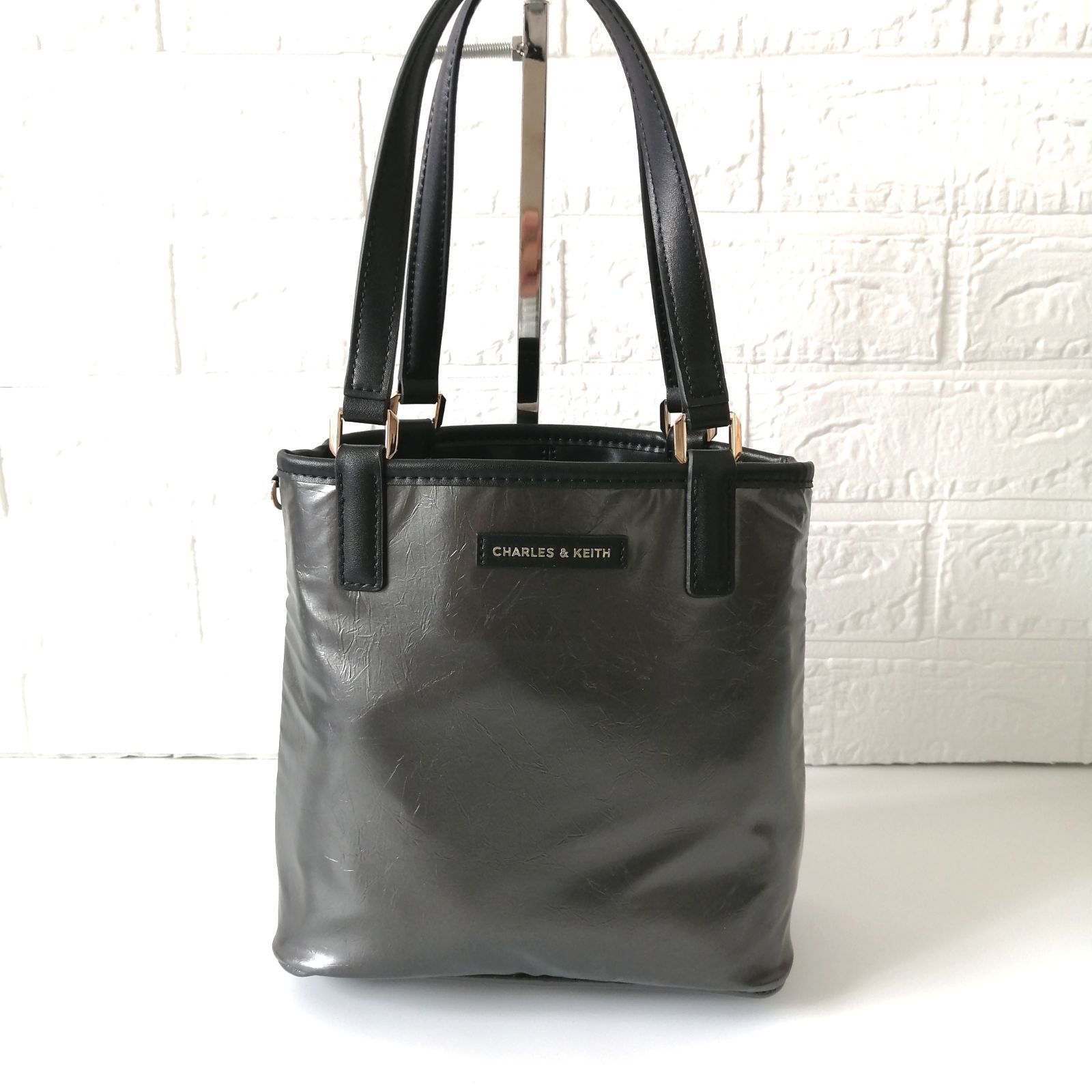 美品 チャールズ＆キース CHARLES ＆KEITH アディソン ノットロープ 