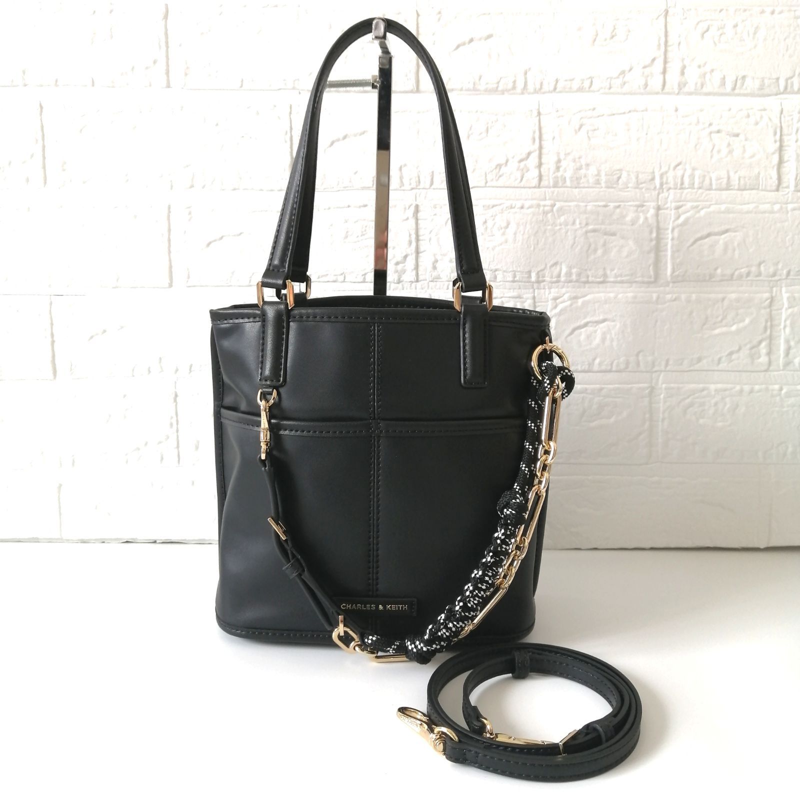 美品 チャールズ＆キース CHARLES ＆KEITH アディソン ノットロープ 