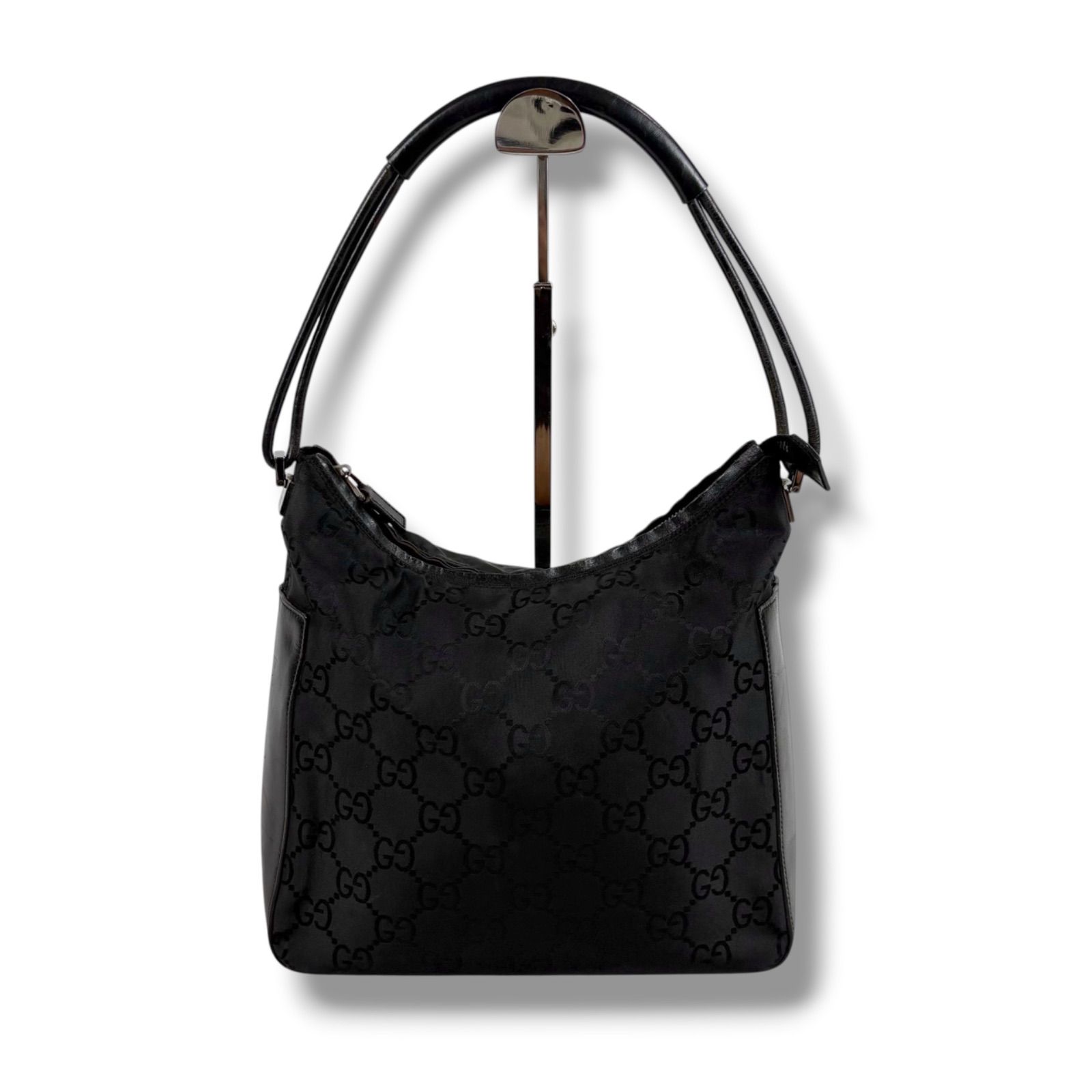 グッチ　GUCCI GGキャンバス　ワンショルダーバッグ　ホーボーバッグ　ブラック　黒　ナイロンキャンバス　レザー