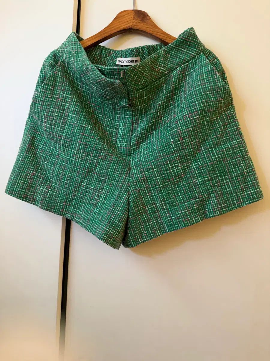 38 ラッキーシュエトゥ ハーフパンツ 高級素材