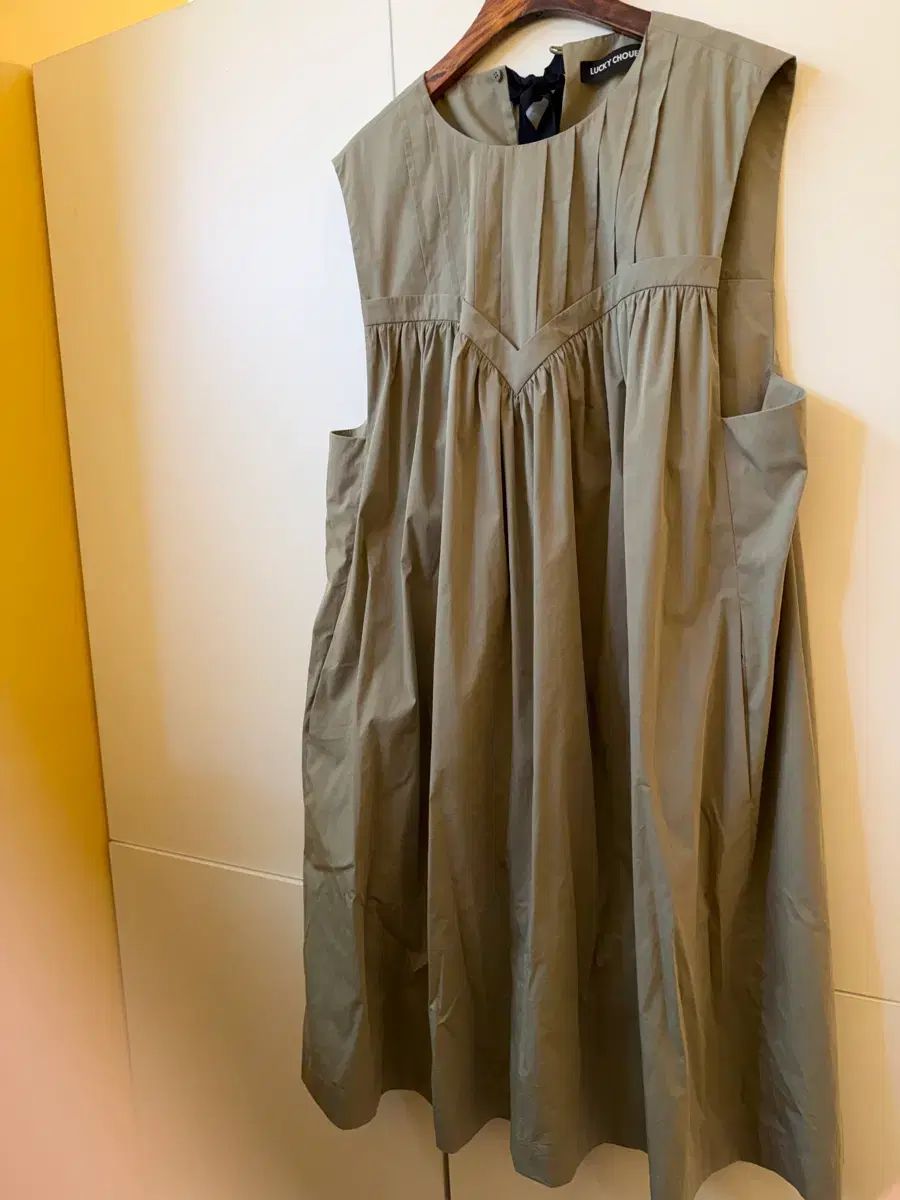 38 ラッキーシュエトゥ ONE PIECE カーキ色