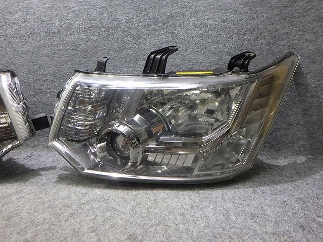 デリカD5 ヘッドライト 左右 HID CV 前期 100-87918 8301C536 バラスト