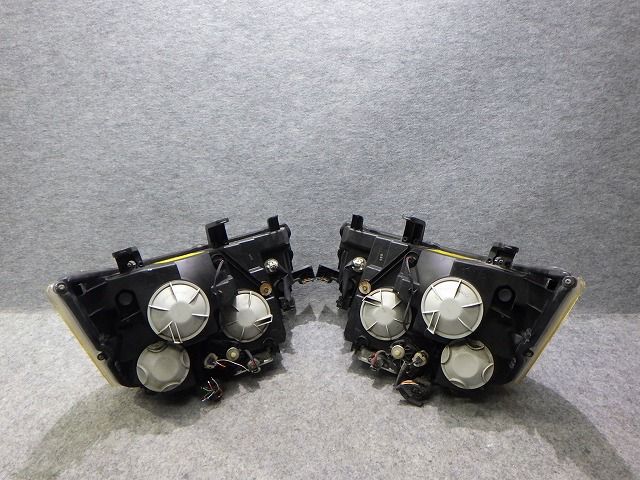 デリカD5 ヘッドライト 左右 HID CV 前期 100-87918 8301C536 バラスト