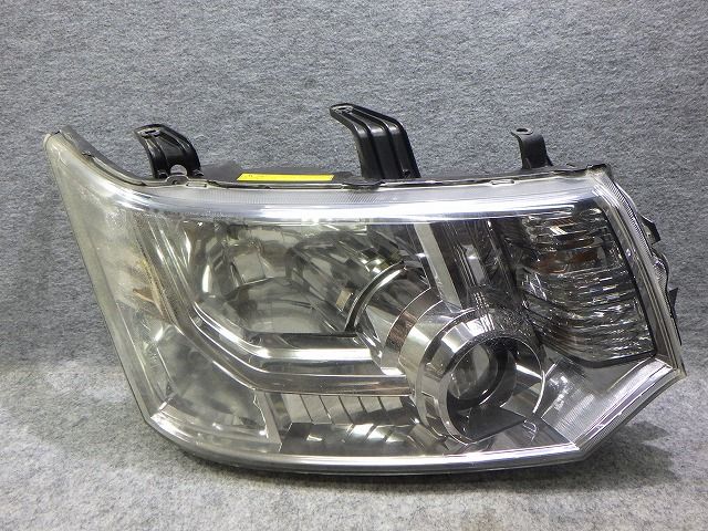 デリカD5 ヘッドライト 左右 HID CV 前期 100-87918 8301C536 バラスト