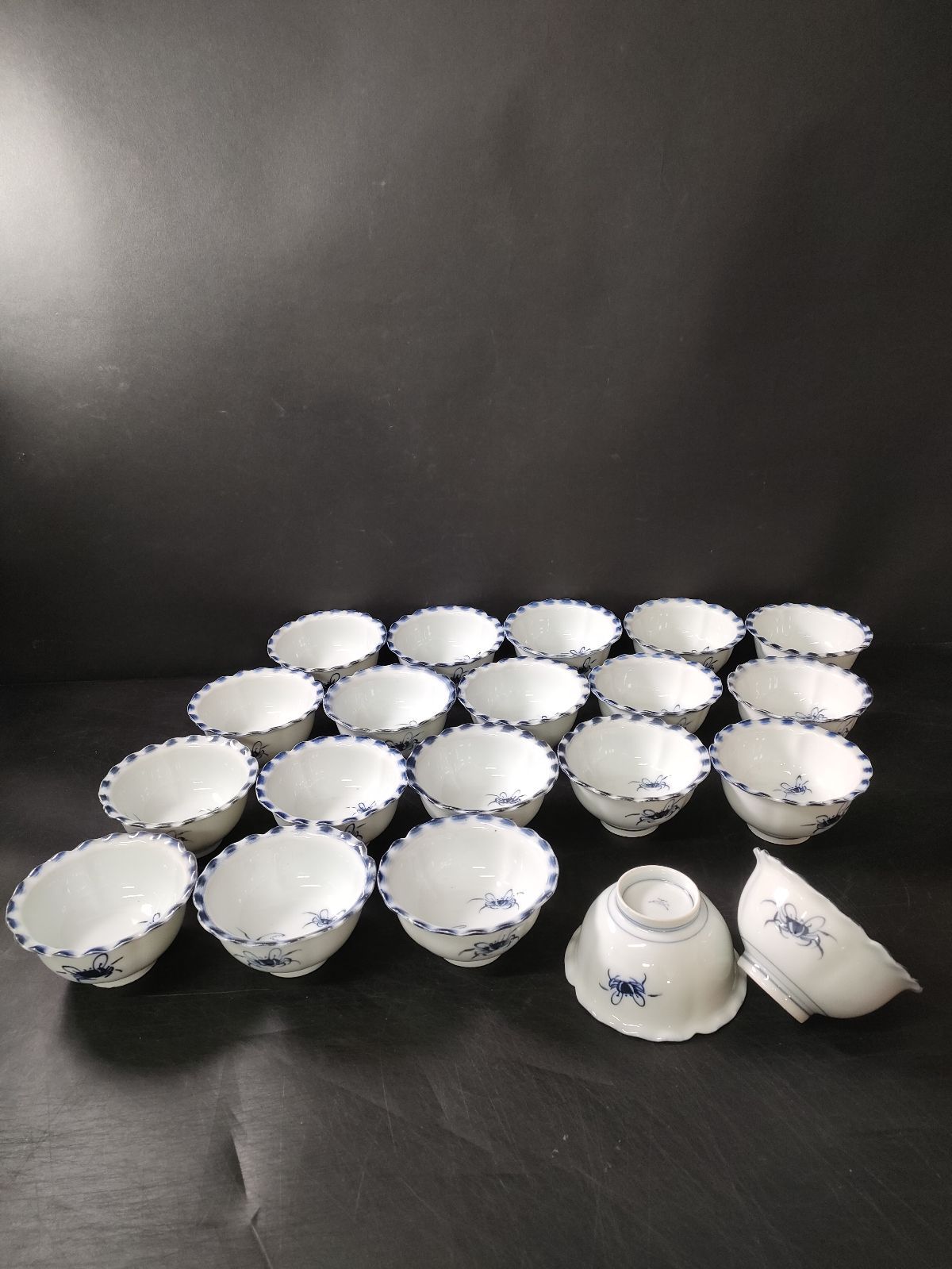 F18-06/有田焼/陶印有/染付蟹文輪花向付 20客/骨董/小鉢/向付/小皿/茶碗/懐石道具/懐石料理/伊万里焼/商売繁盛
