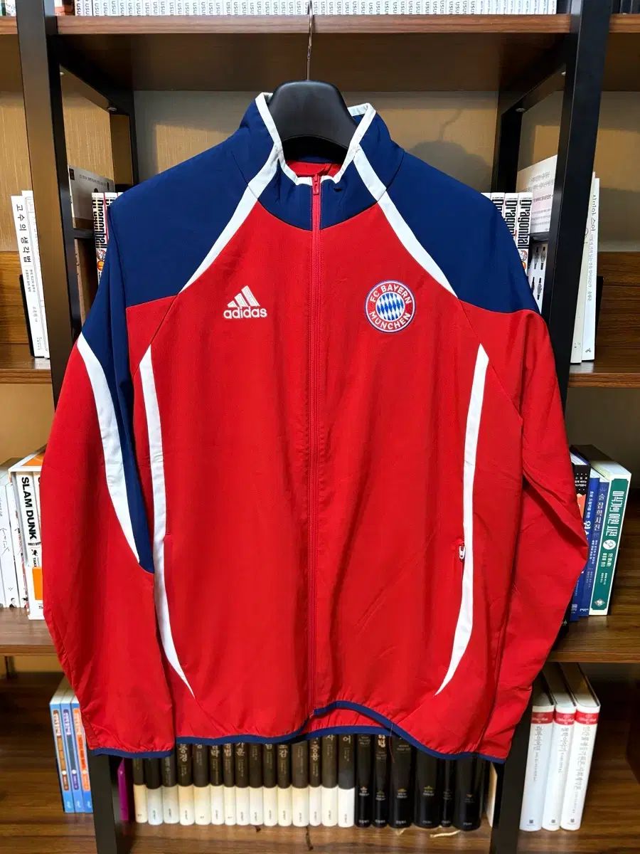 FCバイエルン・ミュンヘン チームガイスト ウーブン ジャケット (2XL)