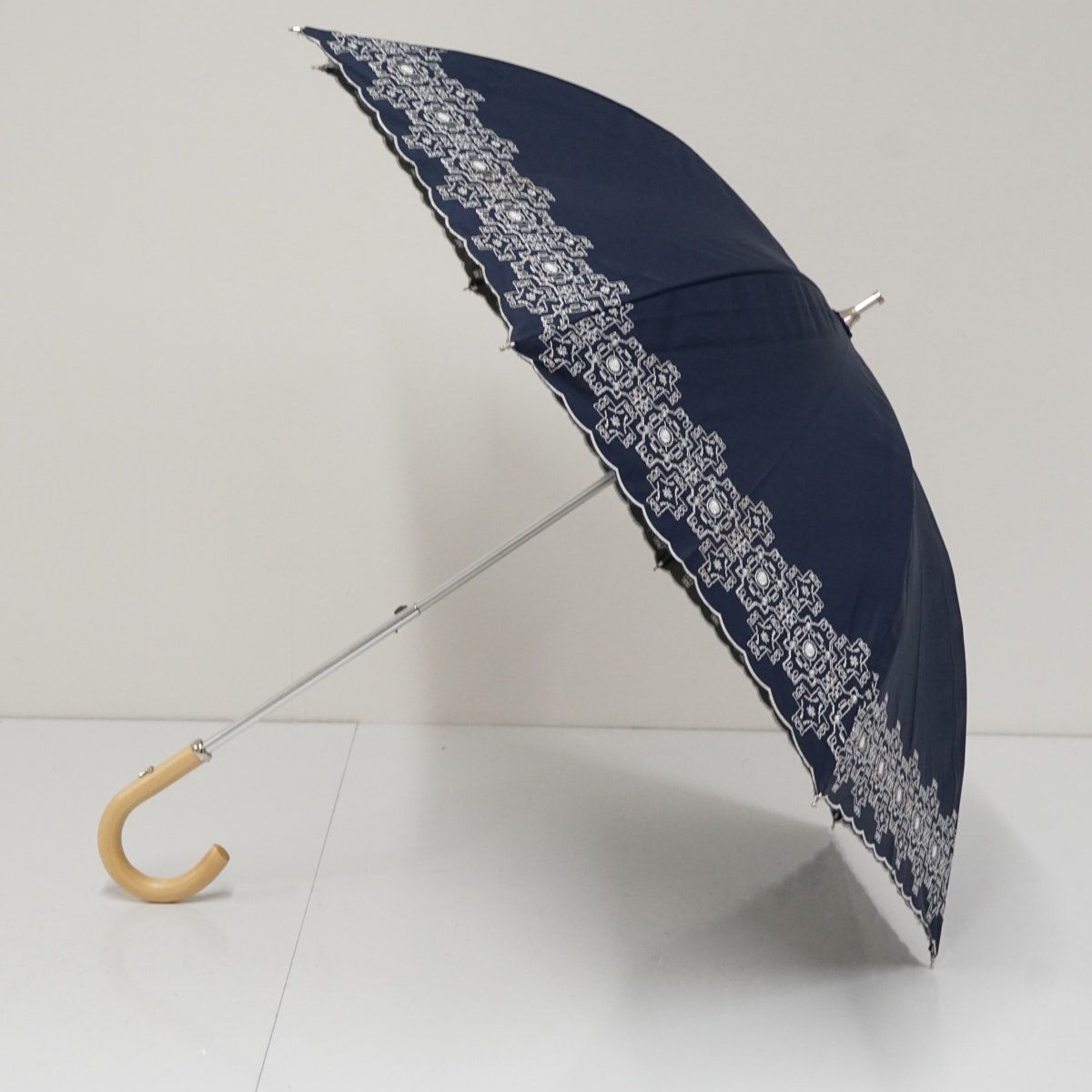 ★新品★ランバンコレクション　晴雨兼用日傘　長傘　スライド式　遮光　レース刺繍 晴雨兼用日傘 LANVIN COLLECTION ランバンコレクション USED品 刺繍