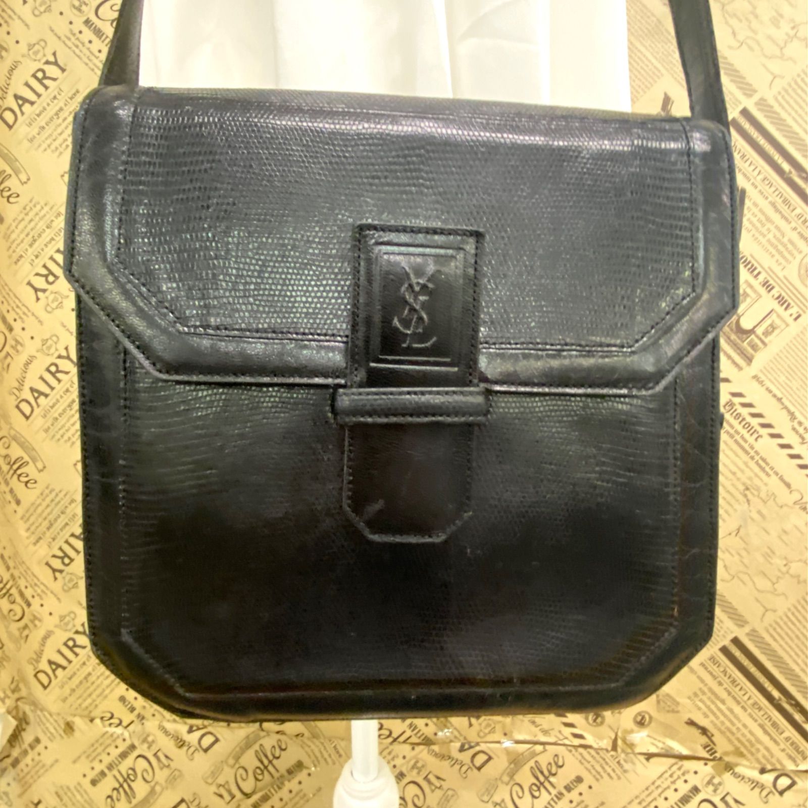 イヴサンローラン ショルダーバッグ YSL サコッシュ 革 黒ビジネス 旅行 GB207