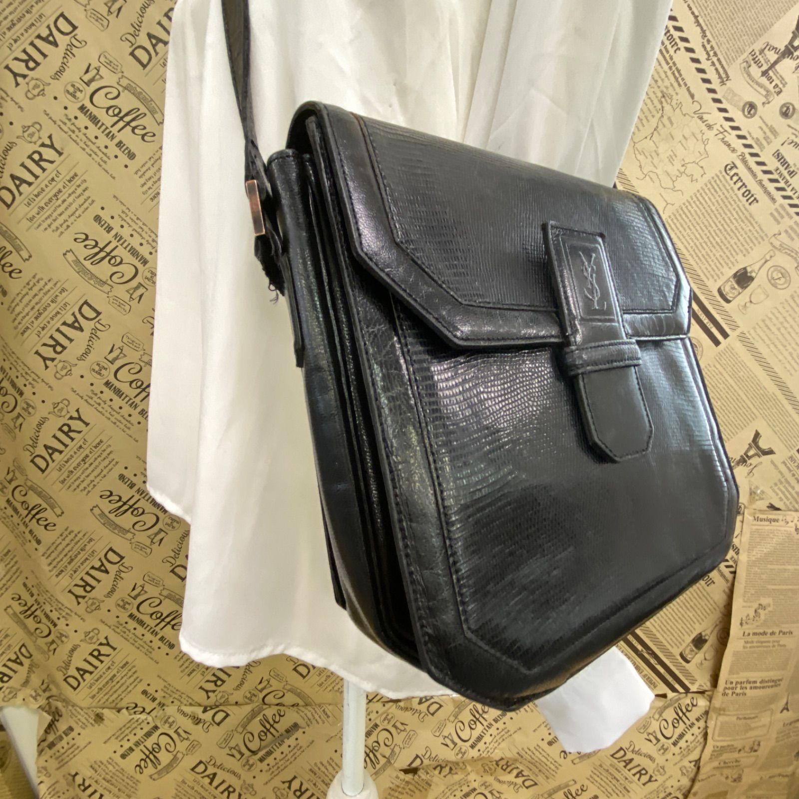 イヴサンローラン ショルダーバッグ YSL サコッシュ 革 黒ビジネス 