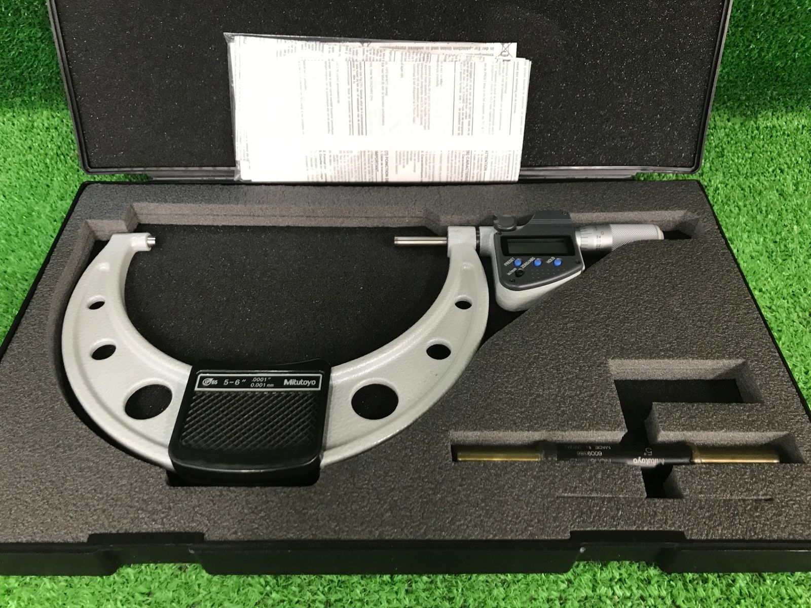 【中古品】【0906】Mitutoyo 293-351-30 MDC-6インチ MX マイクロメーター IP65 5インチ-6インチ 0.0001インチ/0.001mm　IT7SQGMNHDHE