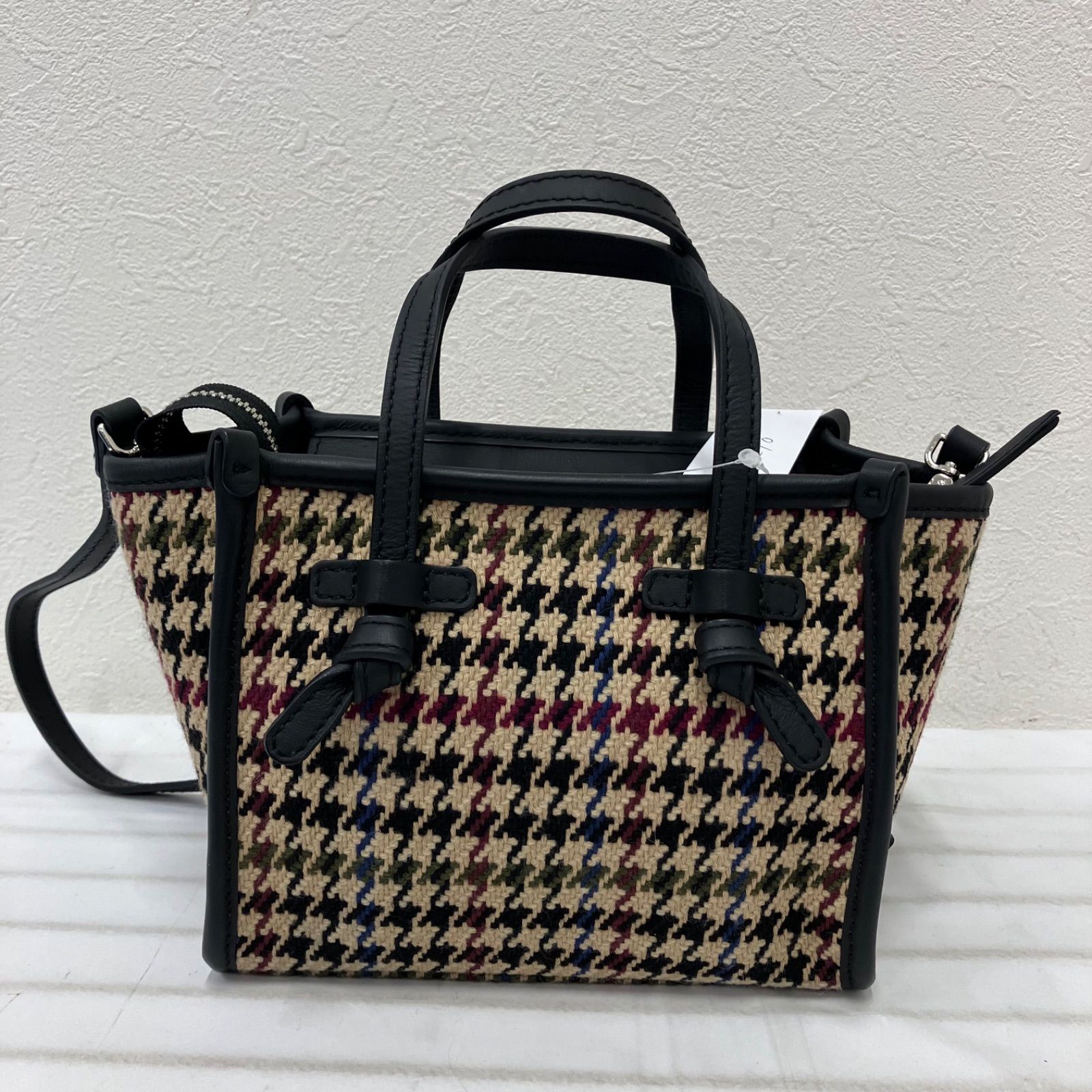 Y3270　GIANNI CHIARINI　ジャンニキャリーニ　ジャンニキアリーニ　2way　ショルダーバッグ　ハンドバッグ　ミスマルチェラ　ミスマルチェッラ　小さめ　ミニ　レディース　ブラック　黒　ベージュ　千鳥格子　千鳥柄　シンプル　きれいめ