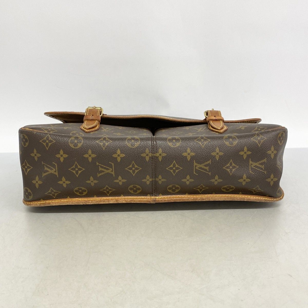 LOUIS VUITTON ルイヴィトン/ジベシエールGM/モノグラム/ M42249/SL0***/約)W上38下39:H27cm:D11cm:ストラップ88~133cm/ルイ・ヴィトン/Aランク/71【中古】 ルイ ヴィトン モノグラム ジベシエール GM ブラウン M42249