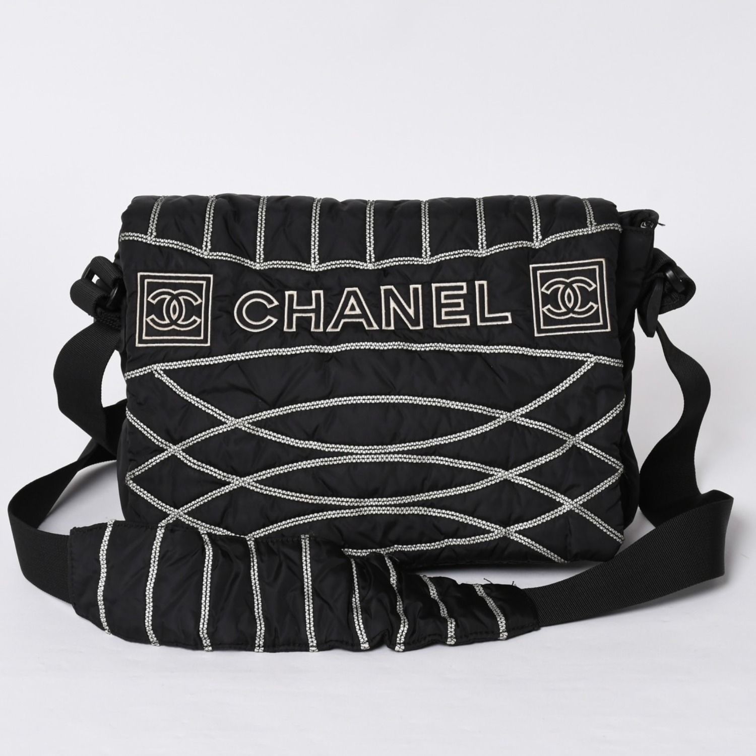 極美品 CHANEL シャネル ミニ スポーツライン ナイロン ショルダーバッグ ブラック 10番台 ココマーク ロゴ 中古 4a001923