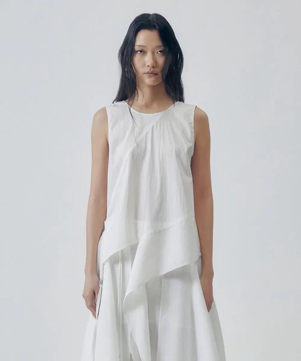 TREEMINGBIRD Asymmetric Draped Sleeveless Top
