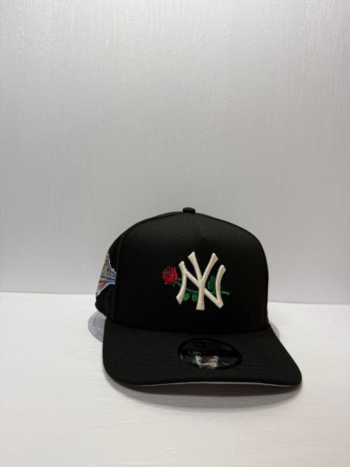 ニューエラ ニューヨークヤンキース ワールドシリーズ1996 ローズ刺繍 9fifty A-FRAME スナップバックキャップ ブラックカラー