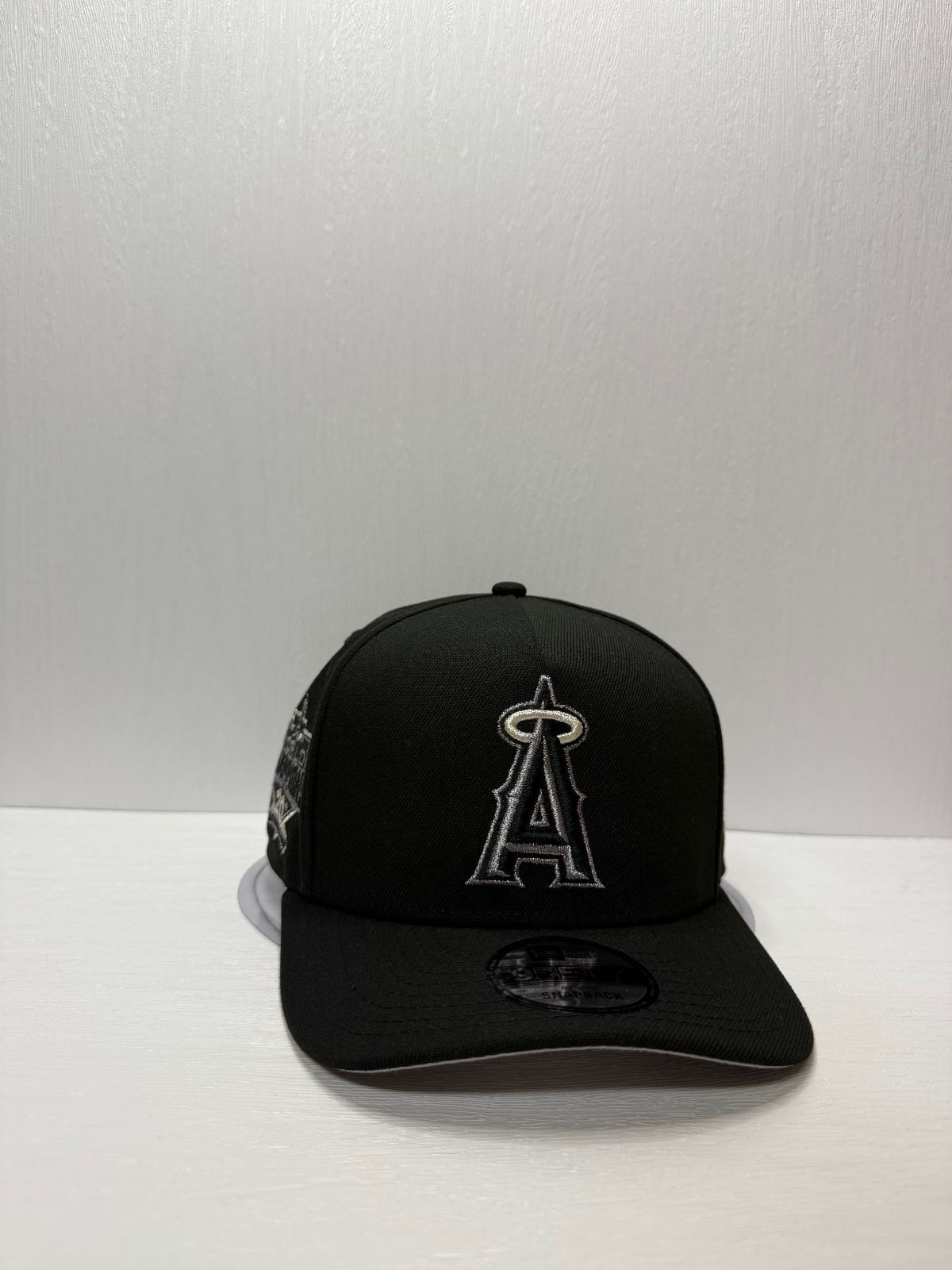 ニューエラ ロサンゼルスエンゼルス 20thアニバーサリー 9fifty A-FRAME スナップバックキャップ ブラックカラー
