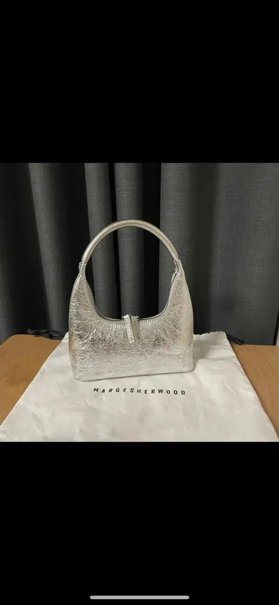 MARGESHERWOOD ミニ HOBO BAG シルバー 249,000원