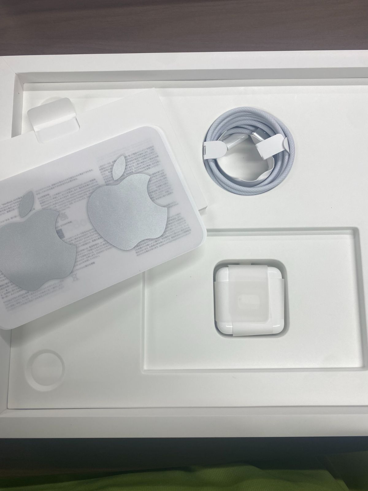 【新品同様美品・通電動作確認のみ】MacBook Air Liquid Retinaディスプレイ 15.3 MQKR3J/A [シルバー]