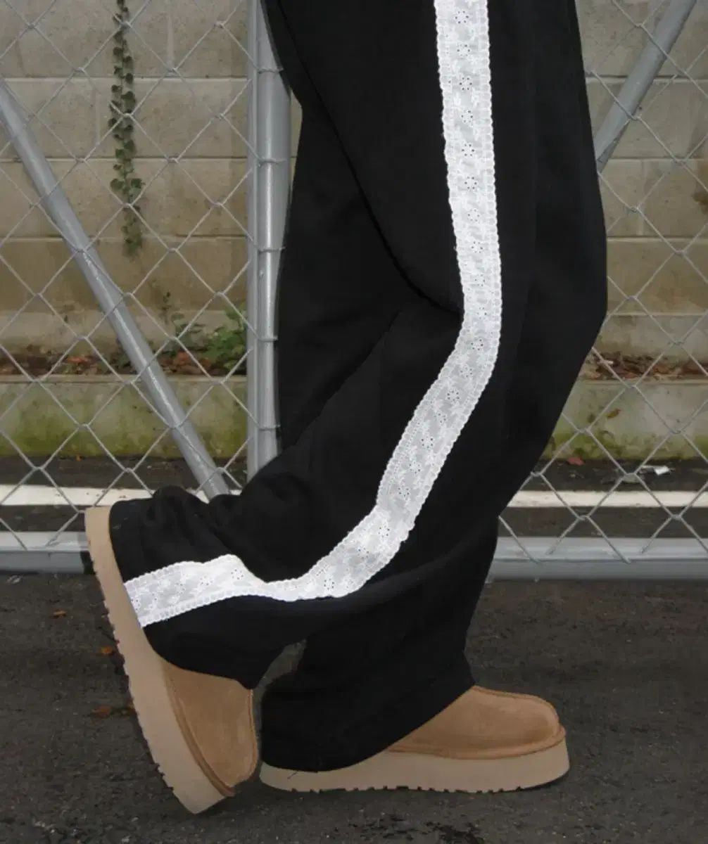 ロンロン ズボン SIDE LACE TRACK SWEAT PANTS BLACK
