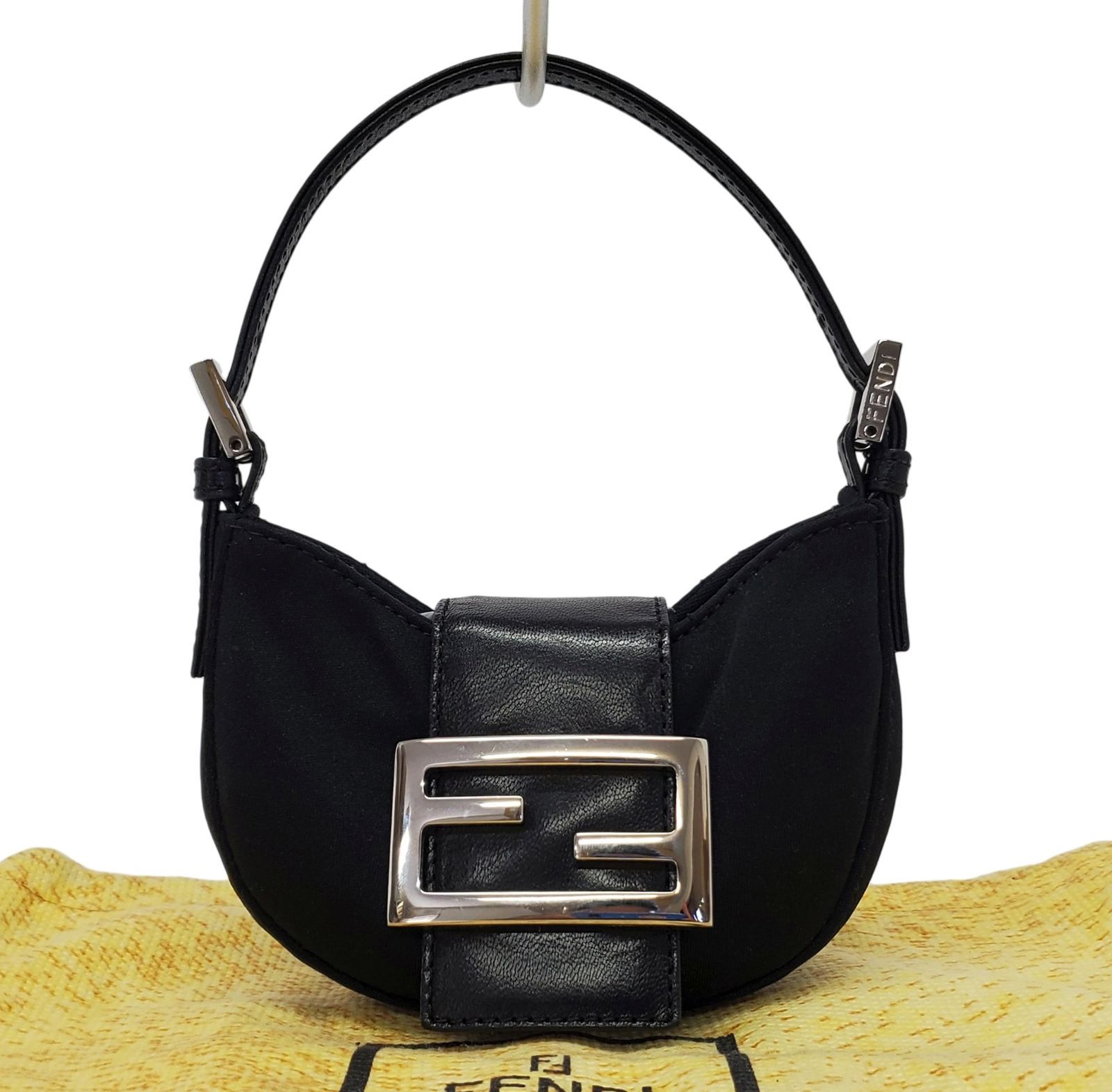 FENDI ミニマンマバケット クロワッサン ナイロン 黒 レア FENDI - FENDI ミニマンマバケット クロワッサン ナイロン 黒 レアの