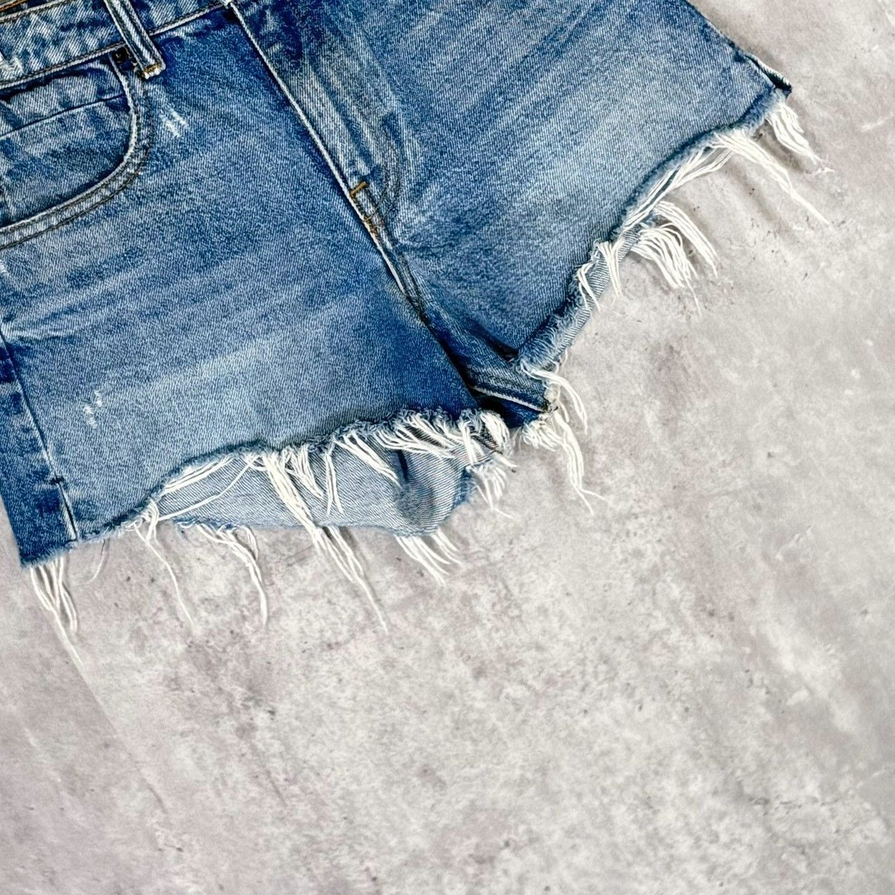 ALEXANDER WANG』アレキサンダーワン（24）カットオフデニムショート