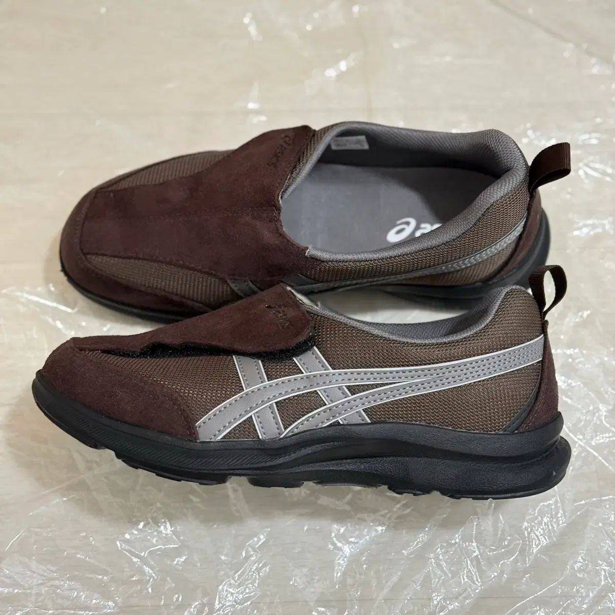アシックス ライフウォーカー スニーカー コーヒー色 24.5cm